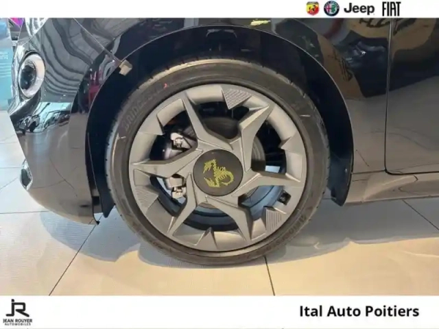Abarth 500 e 155ch 42kwh  4cv (prime cee deduite de 6 150 euros) — photo 11