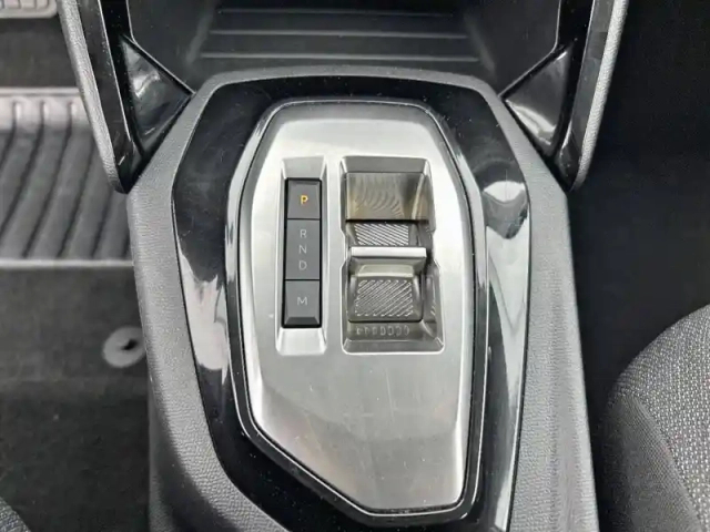 Peugeot 208 hybrid 100 e-dcs6 — photo 14