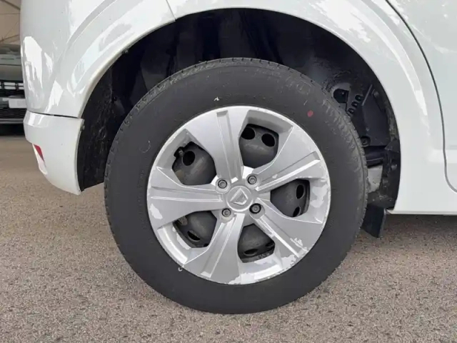 Dacia Sandero eco-g 100 - 22 — photo 15