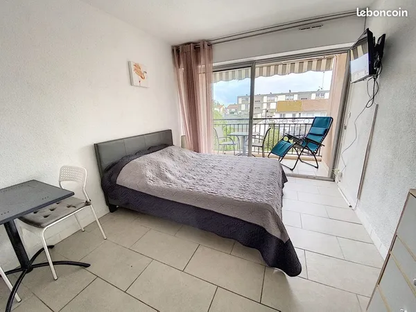 Studio avec parking privé