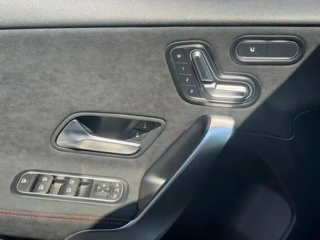 Mercedes Classe A 200 d amg line — photo 19