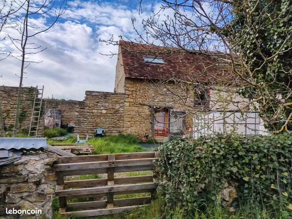 Maison en pierre à rénover + terrain