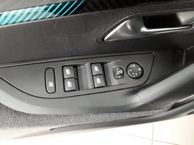 Peugeot 2008 puretech 130 s&amp;s eat8 — photo 94