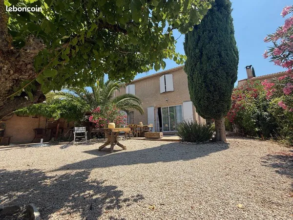 Maison familiale avec vue sur le Garlaban, terrain piscinable , Aubagne (13400), secteur La Pérusson