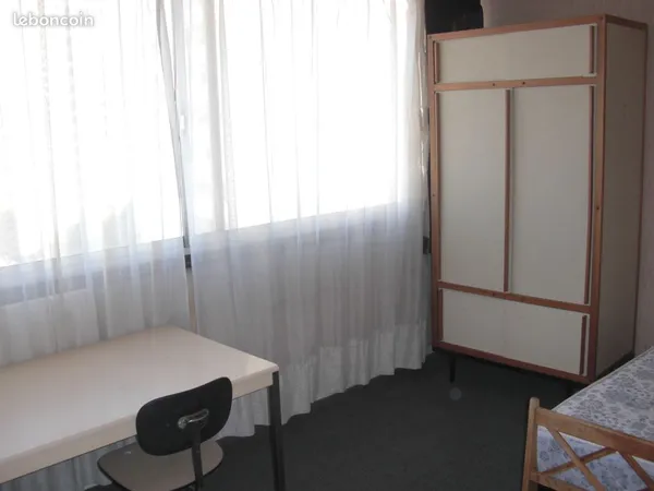 Loue chambre meublée dans un appartement à Bobigny métro, Ligne 5