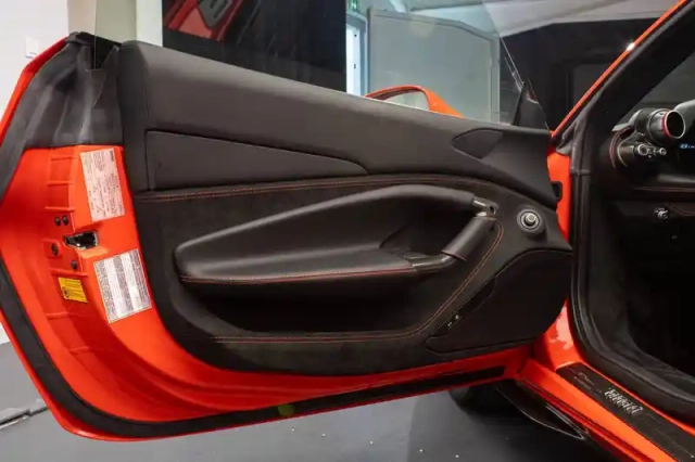Ferrari F8 tributo 3.9  v8 biturbo 720ch — photo 18