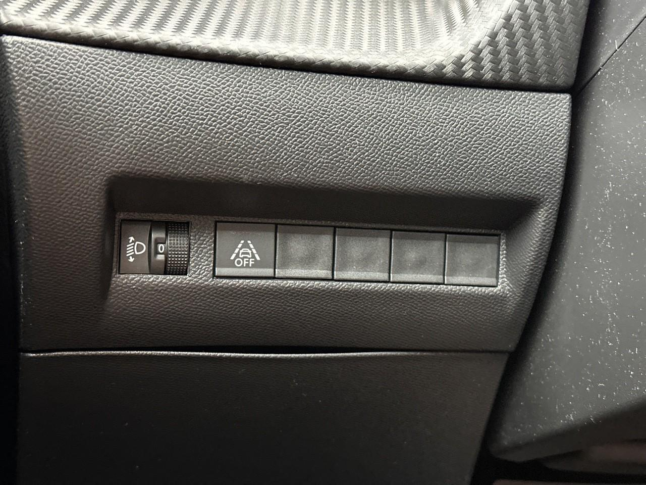 Peugeot 2008 puretech 130 s&s eat8 allure pack — photo 16