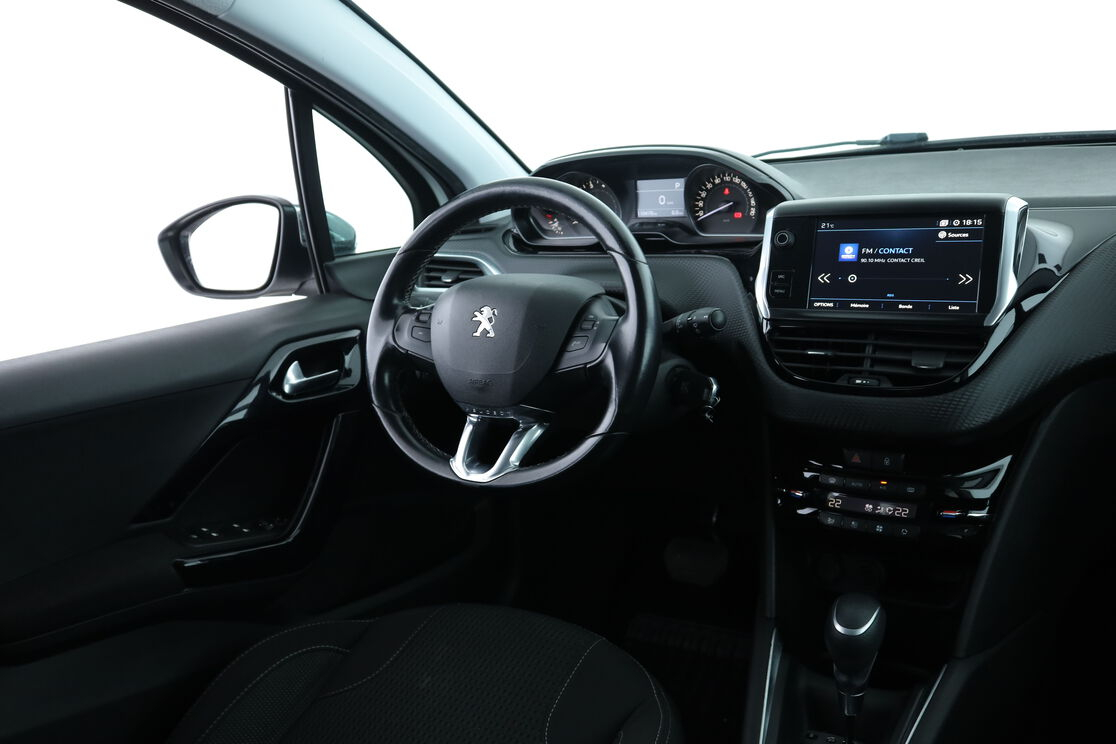 Peugeot 208 1.2 PureTech Allure EAT6 — photo 12