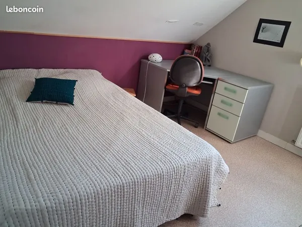 Chambre meublée