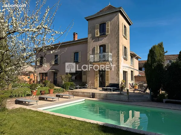 Propriété 7 pièces 292 m²