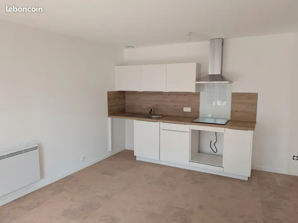 T4 entièrement rénové 83,55 m² - 3 chambres - Balcon - Parking - Centre-ville de Saint-Florentin