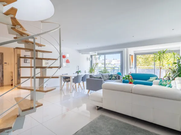 duplex avec grande terrasse, studio indépendant, 3 parkings