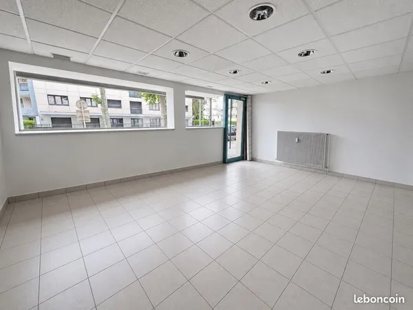 Local 4 pièces 90 m²
