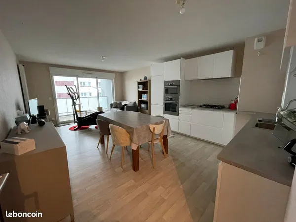 À louer - Appartement 3 pièces de 66 m² avec loggia et place de parking en sous-sol - Lorient centre