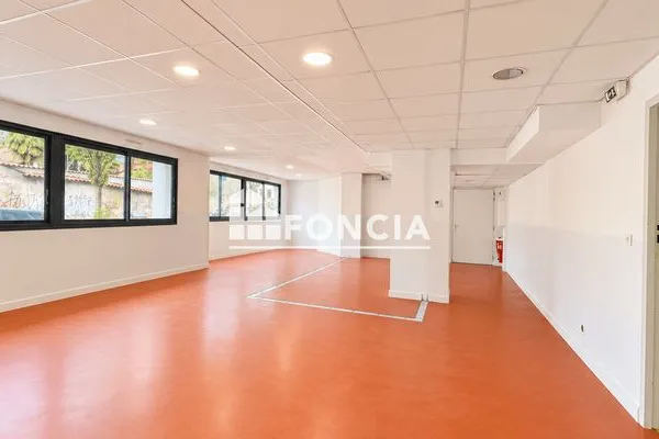 Bureaux 5 pièces 199 m²