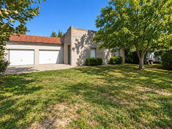 NESTENN ? CENTRE-VILLE ? AU CALME ? MAISON DE PLAIN-PIED ? JARDIN PLEIN SUD ? SOUS-SOL COMPLET