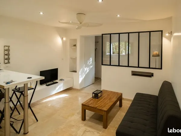Studio meublé et équipé