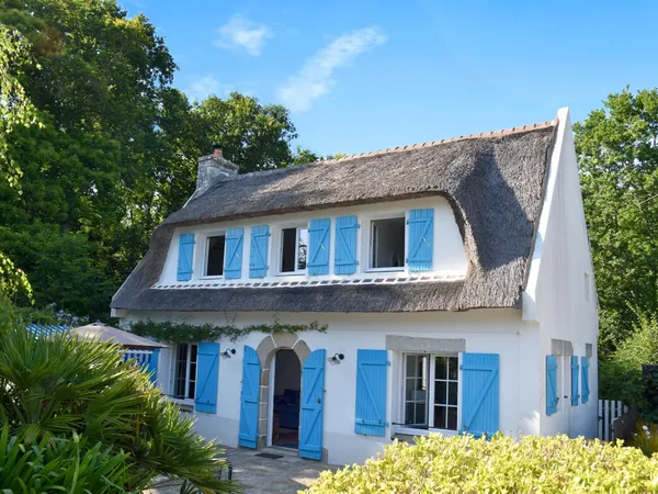 MOËLAN-SUR-MER : CHAUMIÈRE 3 CHAMBRES AVEC PISCINE
