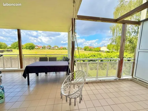 4 chambres avec plusieurs grande terrasse.