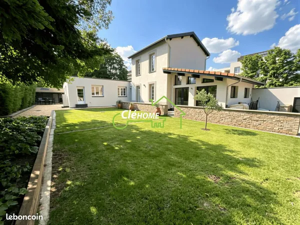 Local 445 m² Caluire-et-Cuire