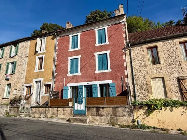 LE BUGUE — MAISON DE VILLAGE, 3 CHAMBRES ET JARDIN— 108 000 €