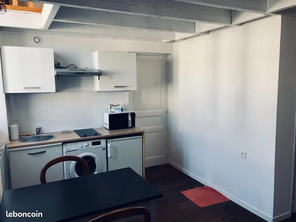 T2 Duplex 31 m2, chambre à l'étage, 530 CC