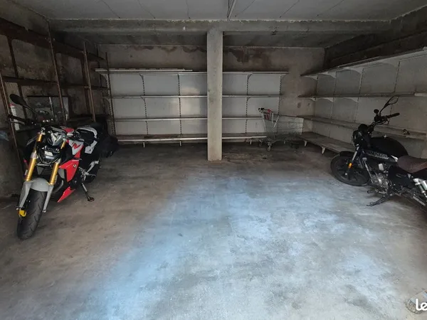 Garage pour moto