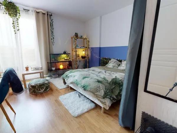 Chambre 6 pièces 72 m²