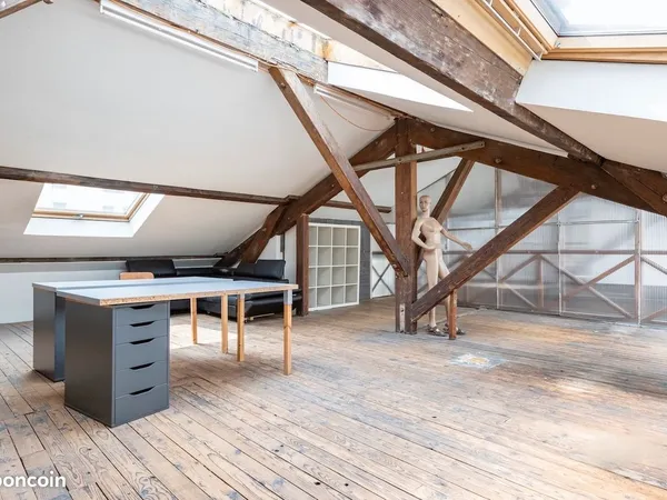 Location de bureaux et d'ateliers dans une pépinière d'artistes et d'entreprises internationales à S