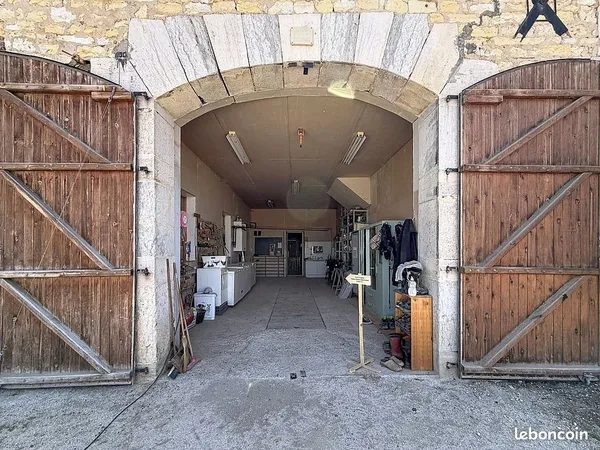 Ancien corps de ferme à vendre