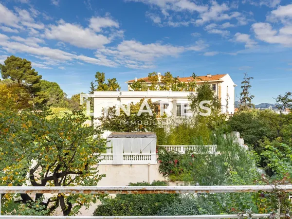 LE CHARME INTEMPOREL - Bureaux T6 de 211m2 - Balcons - 2 Caves - Chambre de bonne + Box (en sus) - 1