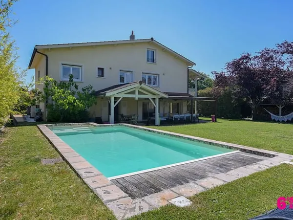 MAISON CENTRE DE VILLAGE AU CALME