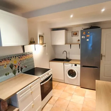 T2 rénové - 25,6 m² - 1er étage - immeuble refait à neuf