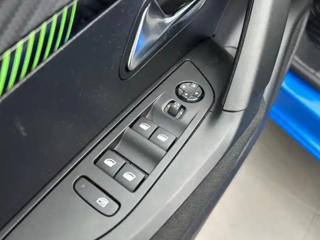Peugeot 2008 puretech 100 s&amp;s bvm6 — photo 18