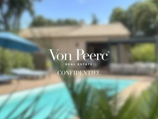 villa lumineuse de plain-pied avec jardin paysager et piscine