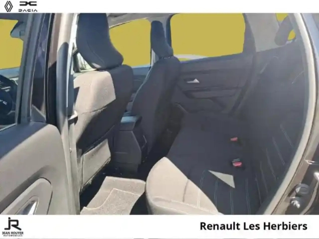 Dacia Duster 1.5 blue dci 115ch journey + 4x2 — photo 4