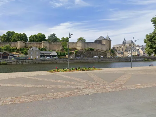 🏡 Appartement T3 avec bureau - Vue sur la Mayenne et le Château