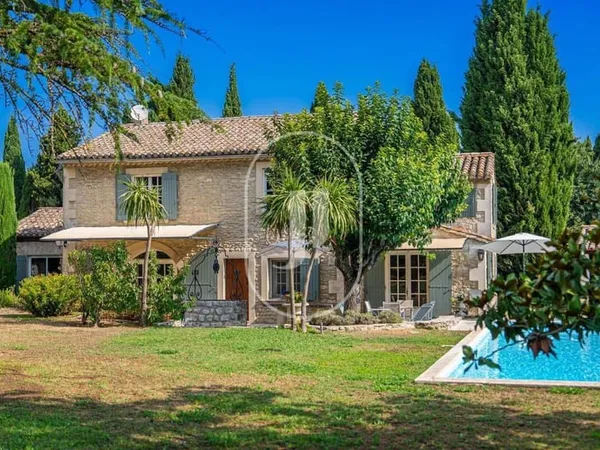 Maison 8 pièces 210 m²
