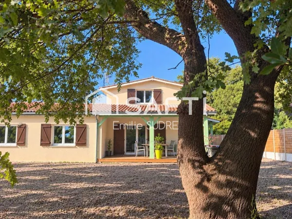 Rare à Andernos, maison rénovée sur près de 900 m² de terrain piscinable