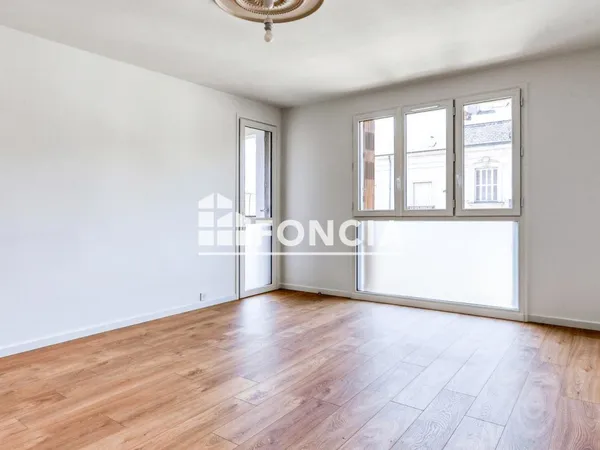 APPARTEMENT T3 ENTIEREMENT RENOVE AVEC PRESTATIONS DE QUALITE