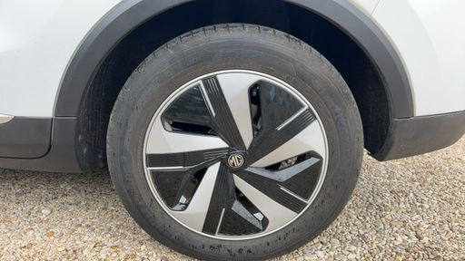 MG ZS 156 70kWh - Luxury – 2022 – 82441 km – Électrique – Boîte Automatique — photo 11