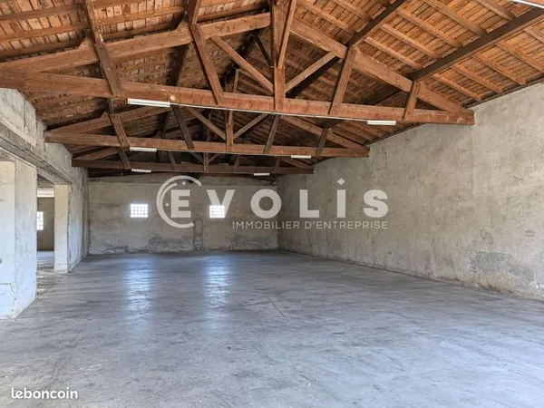 Local d'activité 1 740 m²