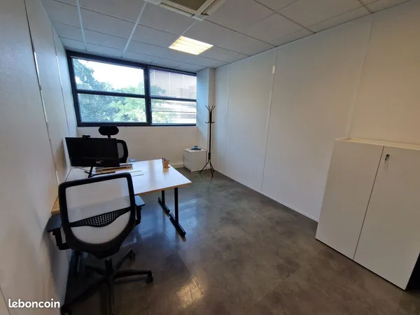 Bureau 2 personnes à louer