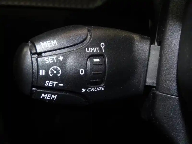 Peugeot 208 e- 136ch style — photo 15