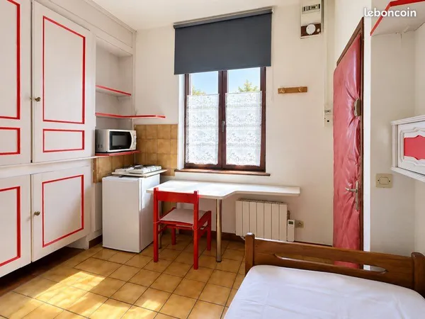 Studio meublé 9 m² à louer - Saint-Maurice