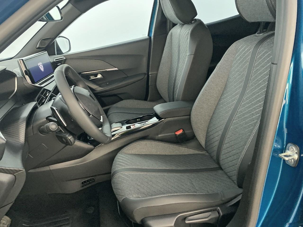 Peugeot 2008 hybrid 145 ch e-dcs6 allure — photo 9