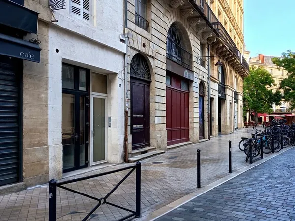 Place du Palais Bordeaux 20 m² bail 24 mois 790