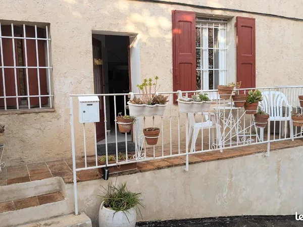 Vaste T2 de 55 M2 centre ville Manosque avec balcon et possibilité parking
