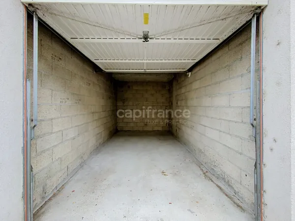 Parking/Garage/Box