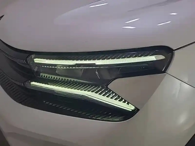 Citroën C5 Aircross hybride rechargeable 225 e-eat8 — photo 36